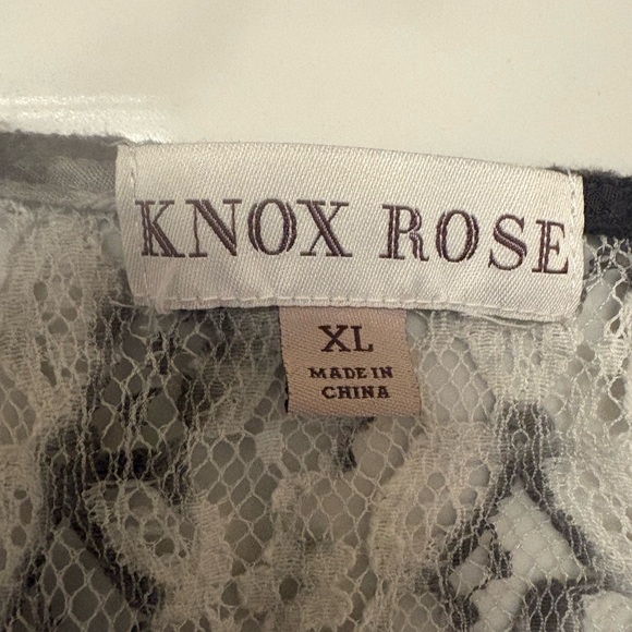 Knox Rose Gray Patterned V-Neck Blouse - Picture 3 of 3